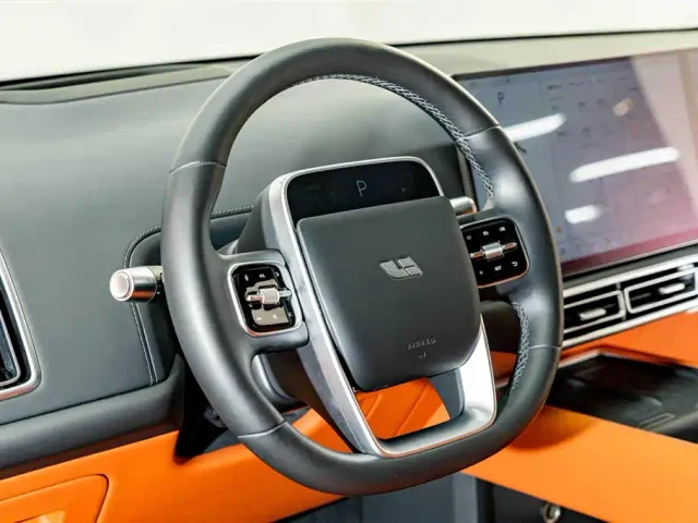 Li Auto L8 — Фото автомобиля 15