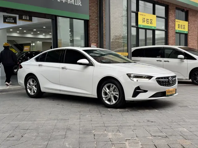 Buick Regal — Фото автомобиля 3