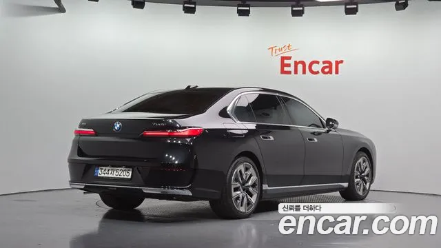 Фотография автомобиля — BMW 7 Series G70