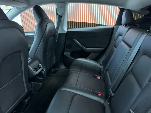 Tesla Model Y — Фото автомобиля 8