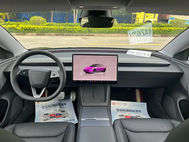 Tesla Model 3 — Фото автомобиля 14