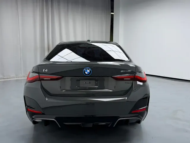 BMW i4 — Фото автомобиля 13