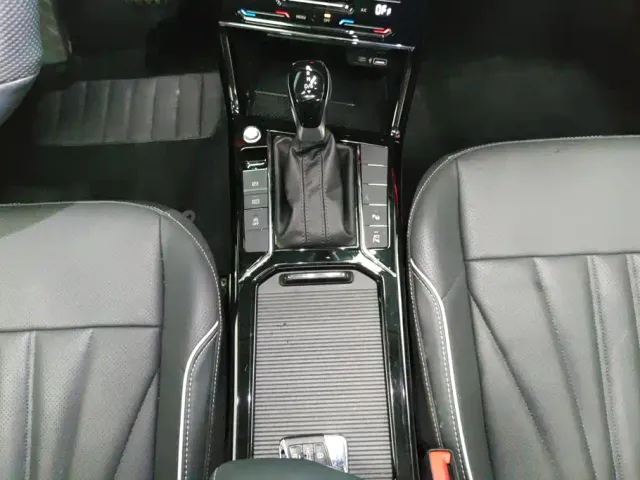 Volkswagen Passat — Фото автомобиля 16