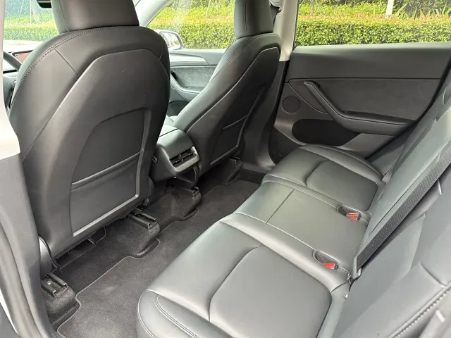 Tesla Model Y — Фото автомобиля 10