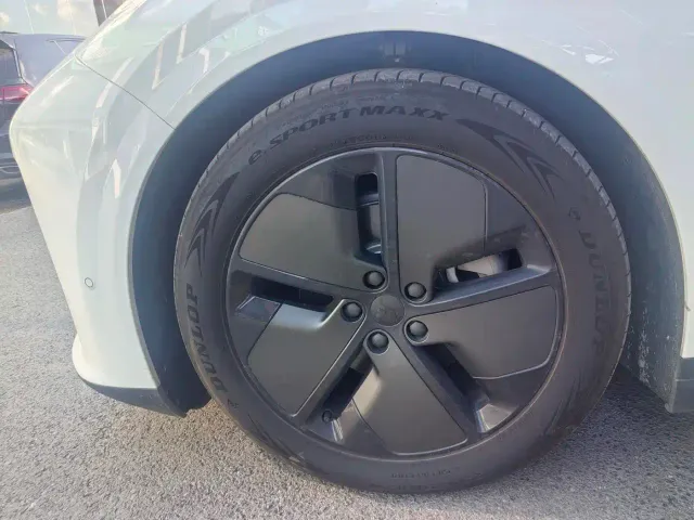 Li Auto Li Auto i6 2025 2WD Base Model — Фото автомобиля 4