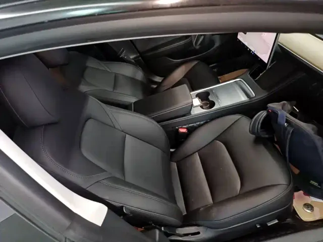 Tesla Model 3 — Фото автомобиля 24