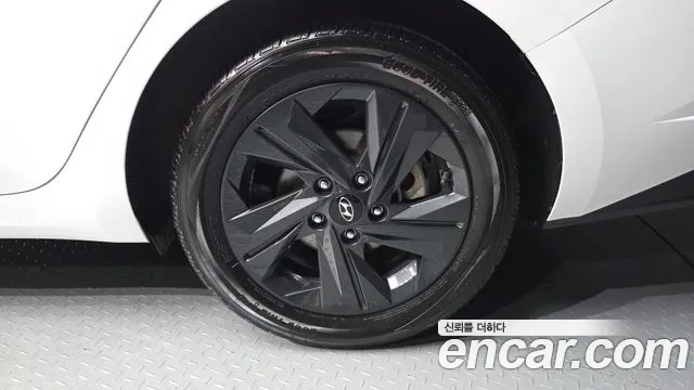 Hyundai Avante CN7 — Фото автомобиля 5