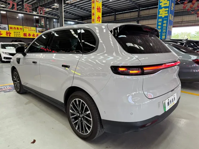 Leapmotor B10 — Фото автомобиля 4