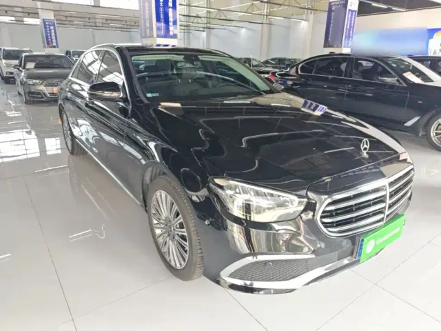 Mercedes-Benz E-Class — Фото автомобиля 3