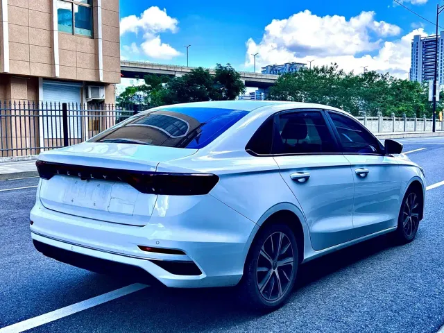 Geely Emgrand — Фото автомобиля 15