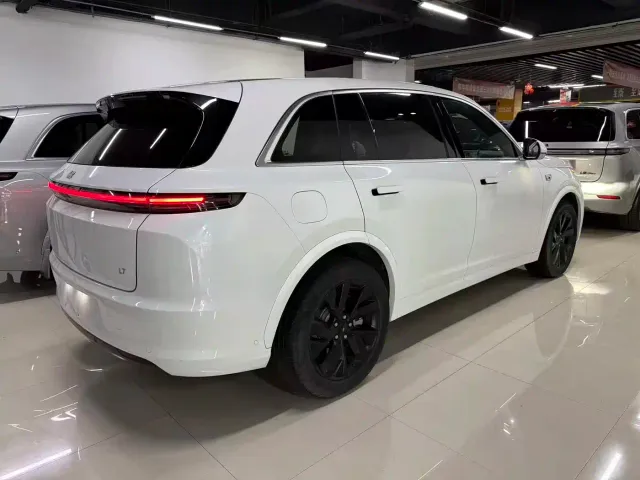 Li Auto L7 — Фото автомобиля 9