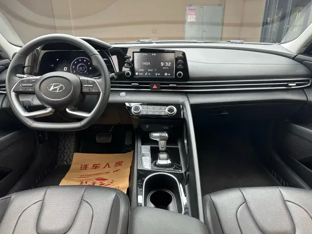 Hyundai Elantra — Фото автомобиля 12