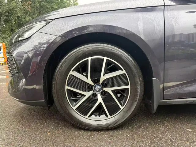 BYD Qin L — Фото автомобиля 5