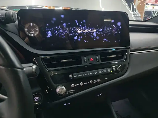 Lexus ES — Фото автомобиля 12