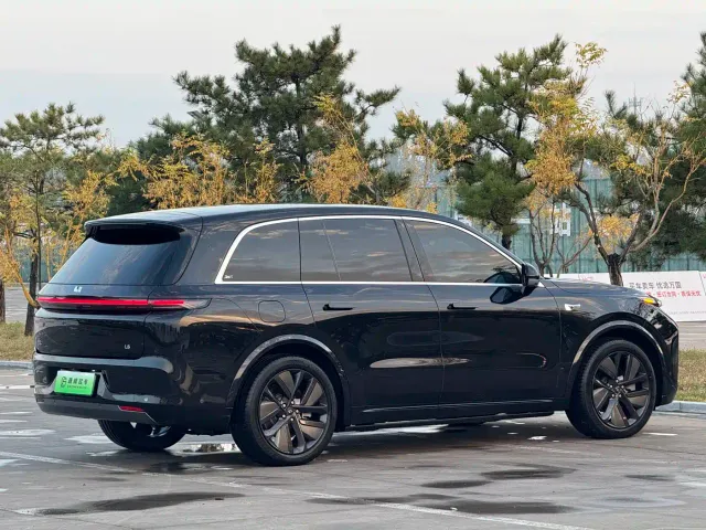 Li Auto L8 — Фото автомобиля 27
