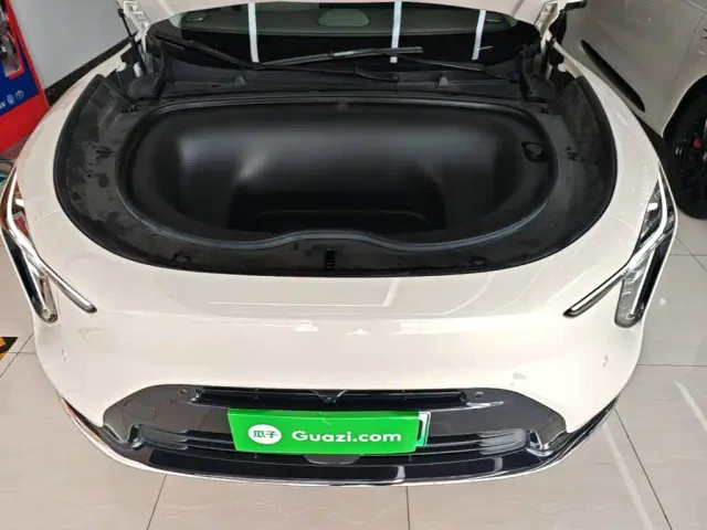 IM Motors LS6 — Фото автомобиля 15