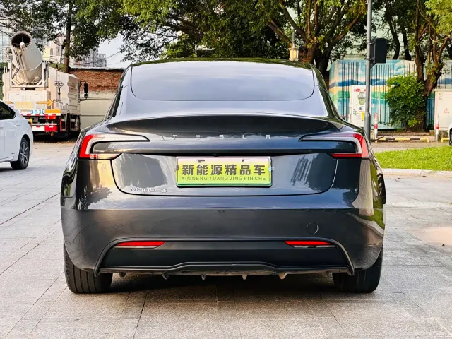 Tesla Model 3 — Фото автомобиля 6