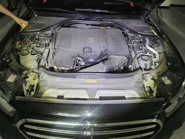 Mercedes-Benz E-Class — Фото автомобиля 3