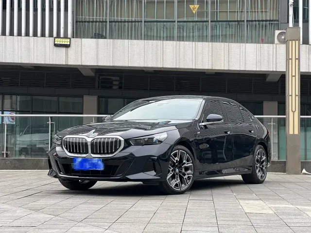 Фотография автомобиля — BMW 5 Series