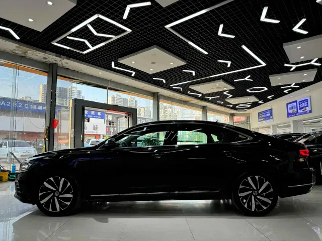 Volkswagen Passat — Фото автомобиля 8