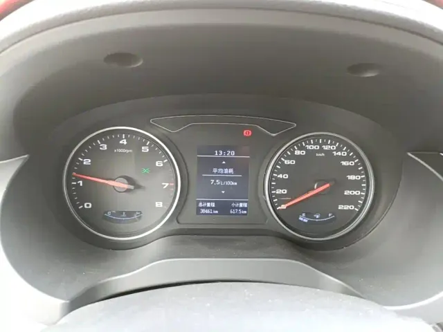 JAC Refine JAC Refine M3 2022 1.5T 7-Seater Standard — Фото автомобиля 11