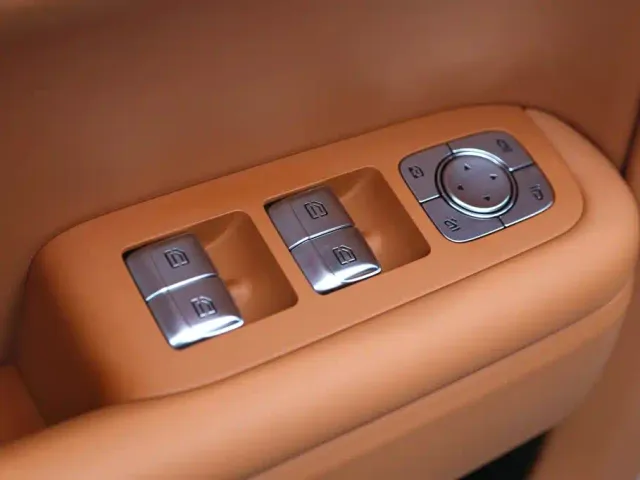 Li Auto L7 — Фото автомобиля 11