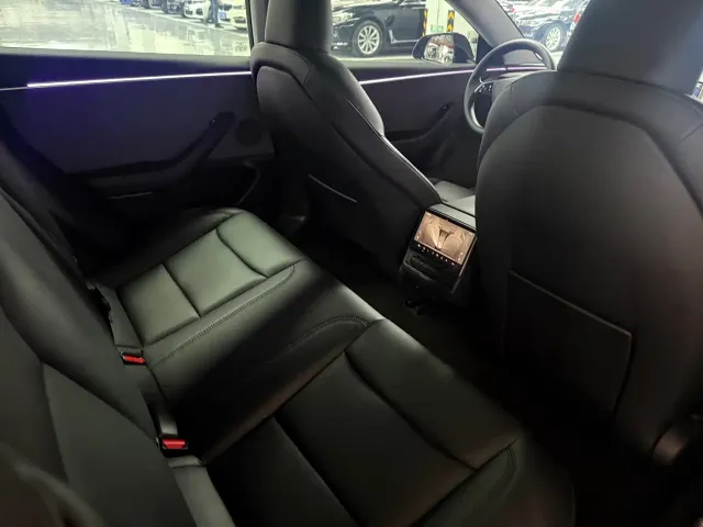 Tesla Model 3 — Фото автомобиля 11