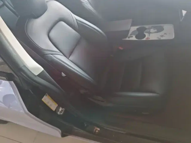 Tesla Model 3 — Фото автомобиля 24