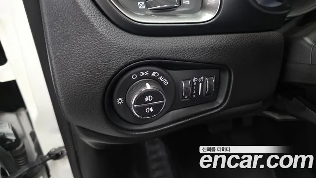 Jeep Renegade — Фото автомобиля 19
