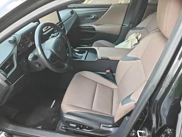 Lexus ES — Фото автомобиля 14