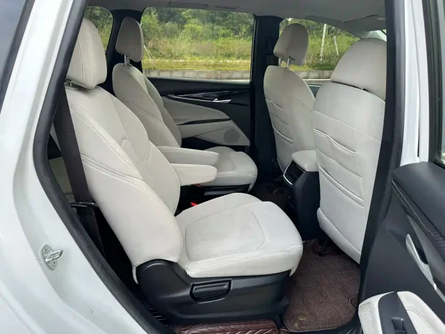 Maxus Dajia 5 — Фото автомобиля 6