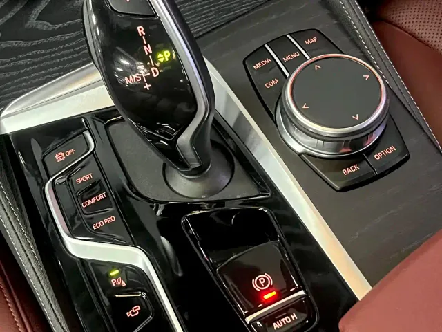 BMW 5 Series — Фото автомобиля 10
