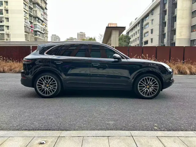 Porsche Cayenne — Фото автомобиля 4