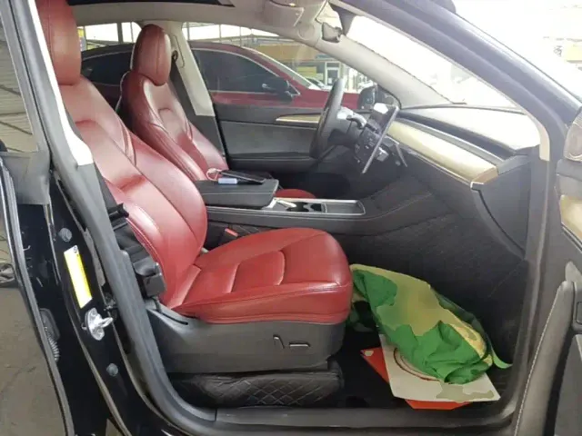 Tesla Model Y — Фото автомобиля 24