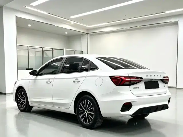 Roewe i5 — Фото автомобиля 7