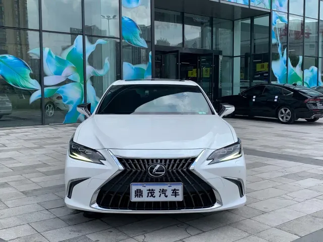 Lexus ES — Фото автомобиля 4