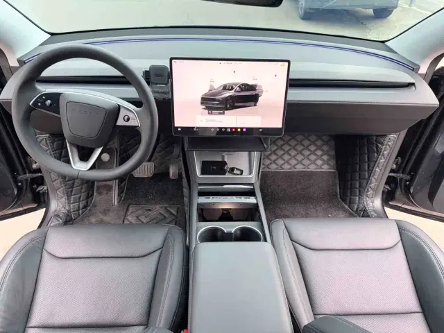 Tesla Model Y — Фото автомобиля 7