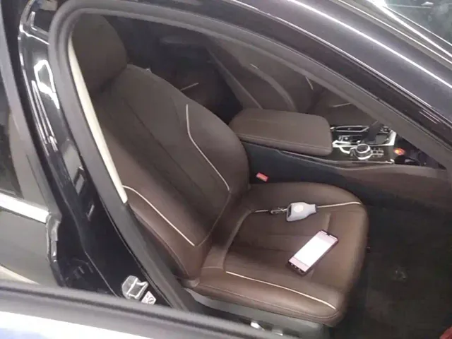 BMW 5 Series — Фото автомобиля 24