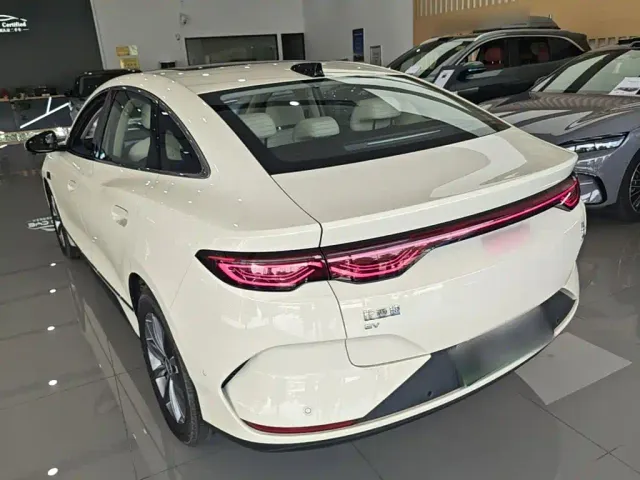 BYD Qin L — Фото автомобиля 4