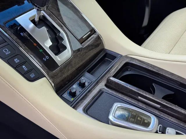 Toyota Alphard — Фото автомобиля 8