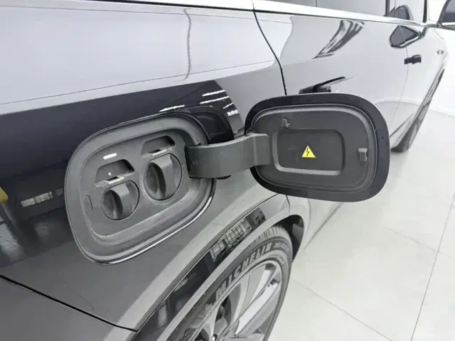Li Auto L7 — Фото автомобиля 10