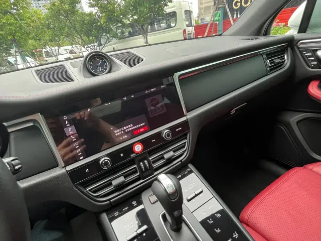 Porsche Macan — Фото автомобиля 10