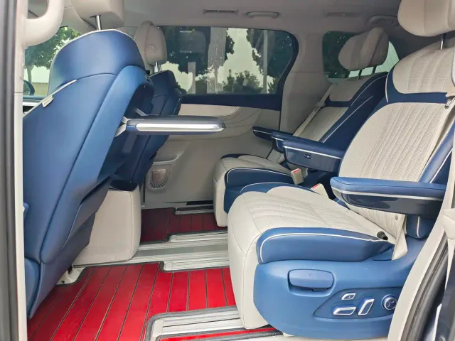 Roewe iMAX8 — Фото автомобиля 7