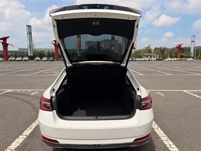 Skoda Superb — Фото автомобиля 16