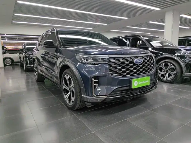 Ford Explorer — Фото автомобиля 3
