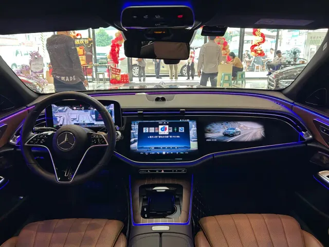 Mercedes-Benz E-Class — Фото автомобиля 14