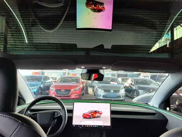 Tesla Model 3 — Фото автомобиля 17