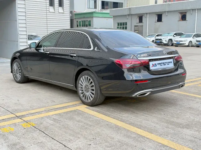 Mercedes-Benz E-Class — Фото автомобиля 4