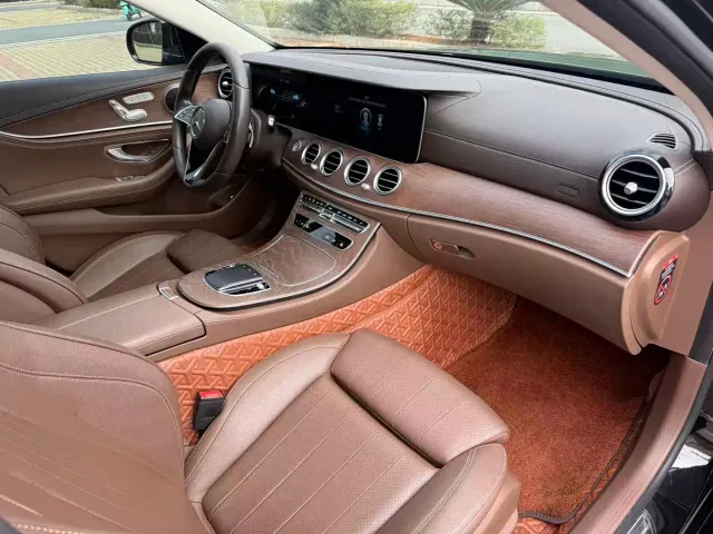 Mercedes-Benz E-Class — Фото автомобиля 6