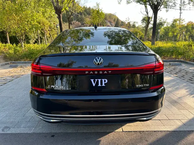 Volkswagen Passat — Фото автомобиля 14